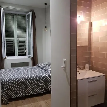 Séjour chez l'habitant Supérieures Privées, Plein Centre-ville De - Hubert *