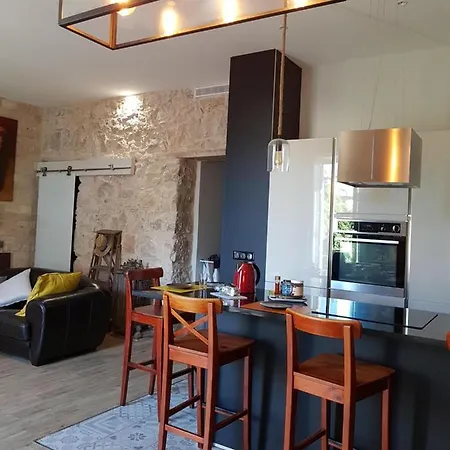 Séjour chez l'habitant Supérieures Privées, Plein Centre-ville De - Hubert