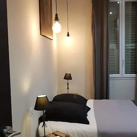 Supérieures Privées, Plein Centre-ville De - Hubert Séjour chez l'habitant *