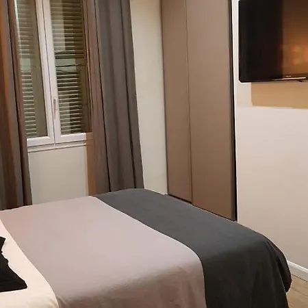 Séjour chez l'habitant Supérieures Privées, Plein Centre-ville De - Hubert Nice